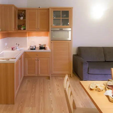 Regina Apartment *
