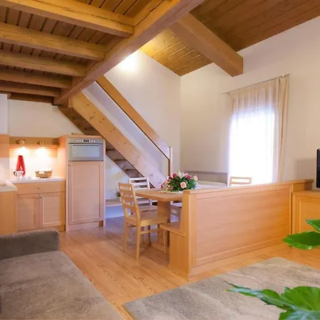 Regina Apartment *